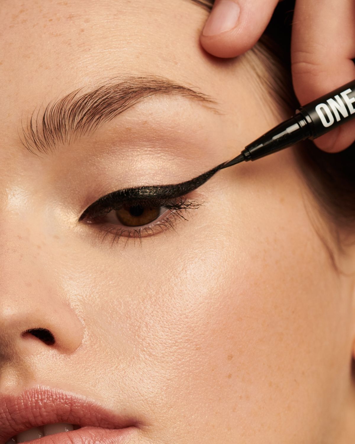One Move Liquid Eyeliner Black - Inglot Cosmetics